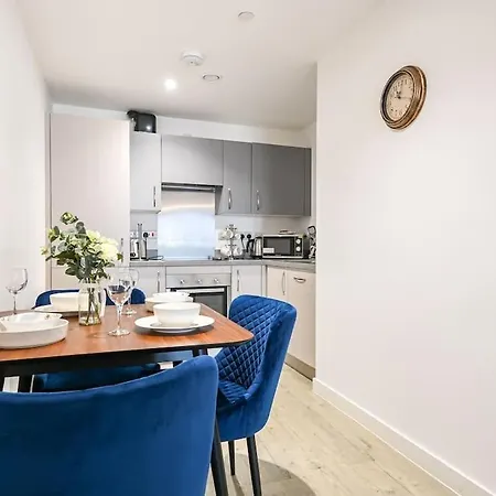 Stylish & Spacious Salford Quays One Bedroom High Floor Apartment With Balcony Manchester Exterior photo