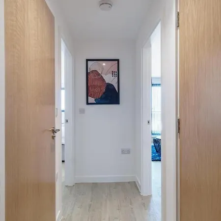 Stylish & Spacious Salford Quays One Bedroom High Floor Apartment With Balcony Manchester Exterior photo