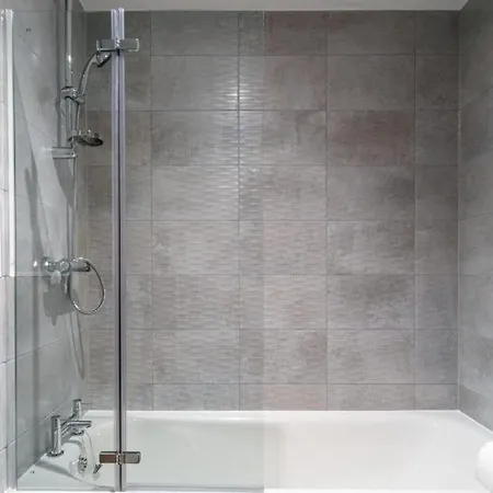 Stylish & Spacious Salford Quays One Bedroom High Floor Apartment With Balcony Manchester Exterior photo