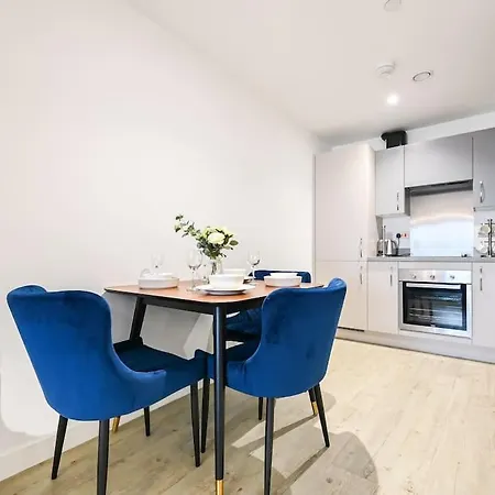 Stylish & Spacious Salford Quays One Bedroom High Floor Apartment With Balcony Manchester Exterior photo