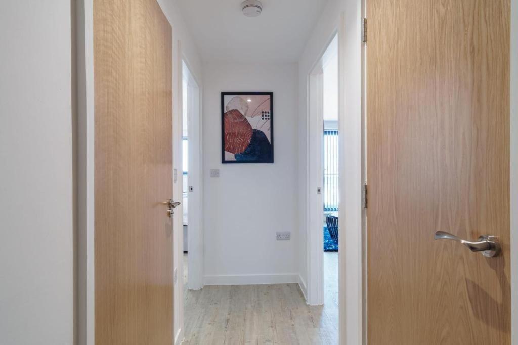 Stylish & Spacious Salford Quays One Bedroom High Floor With Balcony