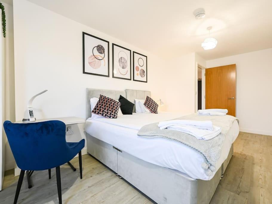 Stylish & Spacious Salford Quays One Bedroom High Floor With Balcony
