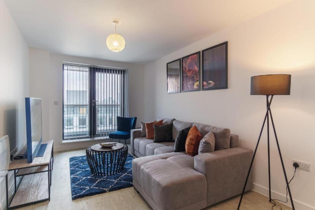 Apartment Stylish & Spacious Salford Quays One Bedroom High Floor With Balcony
